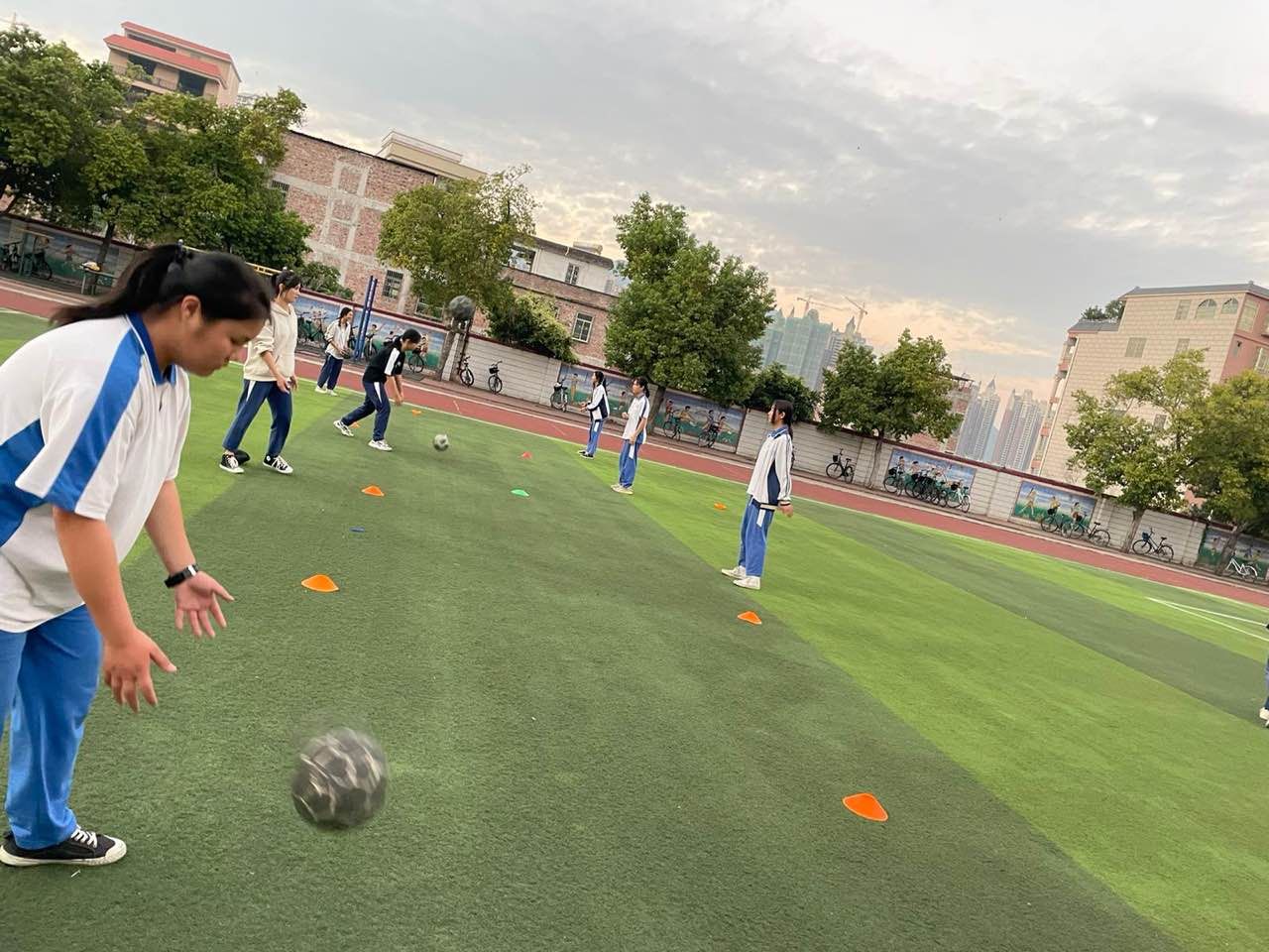 云浮市第二中学:双减之下,以课后服务助推五育共融 打造特色强校-今